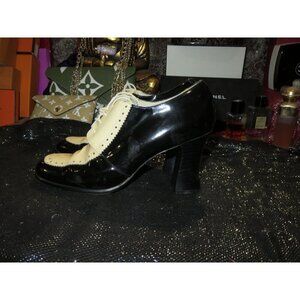 Charles David designed by Nathalie M black & Ivory Wing tip Lace up pumps sz 8.5
